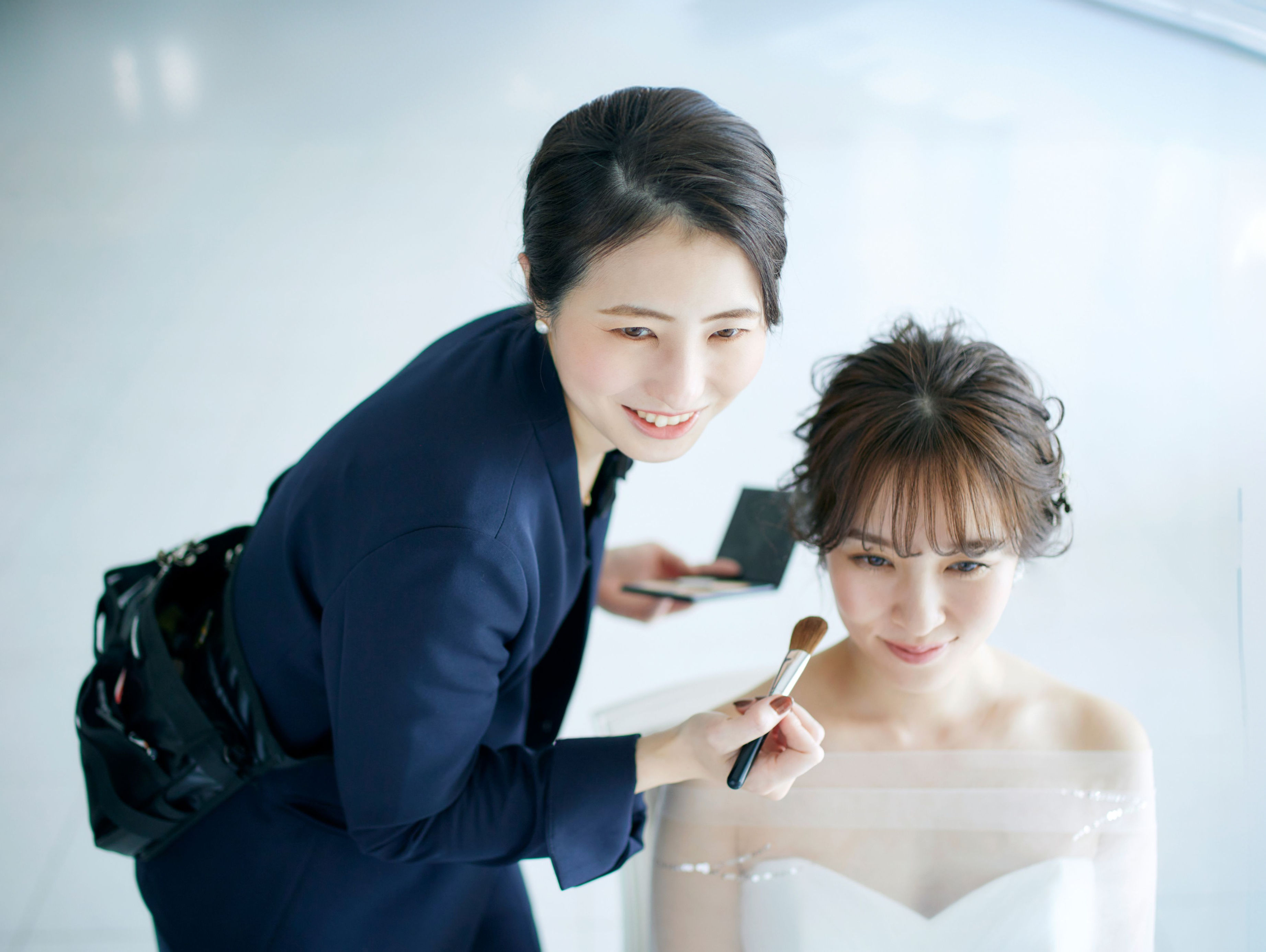 特別な場所を舞台に花嫁を彩る美容スタッフ